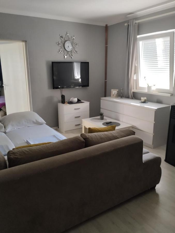Apartman All Seasons Hotonj 외부 사진