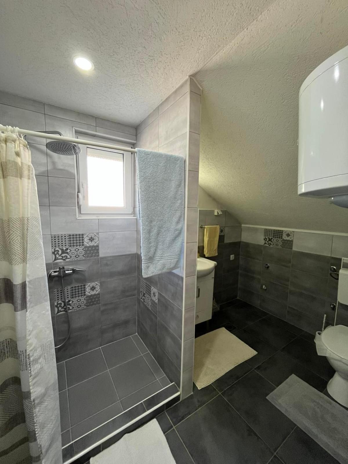 Apartman All Seasons Hotonj 외부 사진
