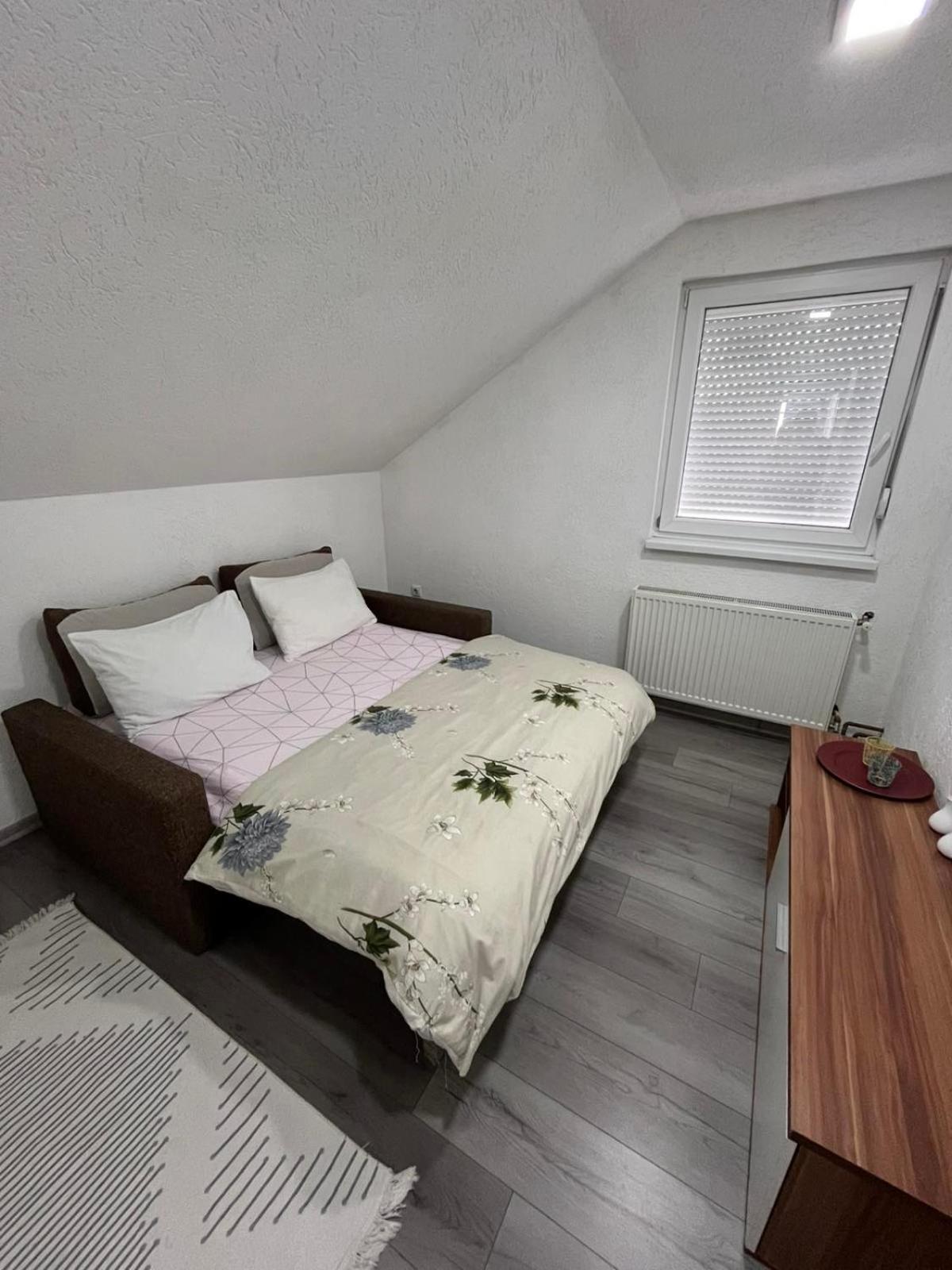 Apartman All Seasons Hotonj 외부 사진