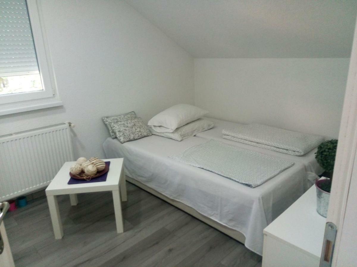 Apartman All Seasons Hotonj 외부 사진